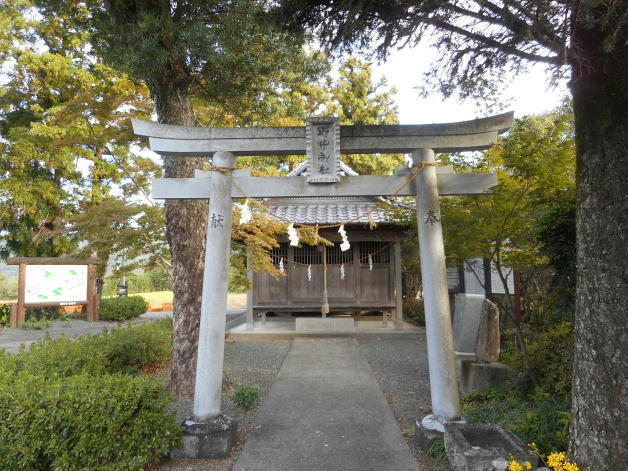 旅 905 野中神社(お婉堂)と 谷秦山の墓: ハッシー27のブログ 旅 905 野中神社(お婉堂)と 谷秦山の墓: ハッシー27のブログ